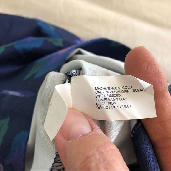 GAP Floral pencil skirt size 4. Gently Used - Picture 7 of 7